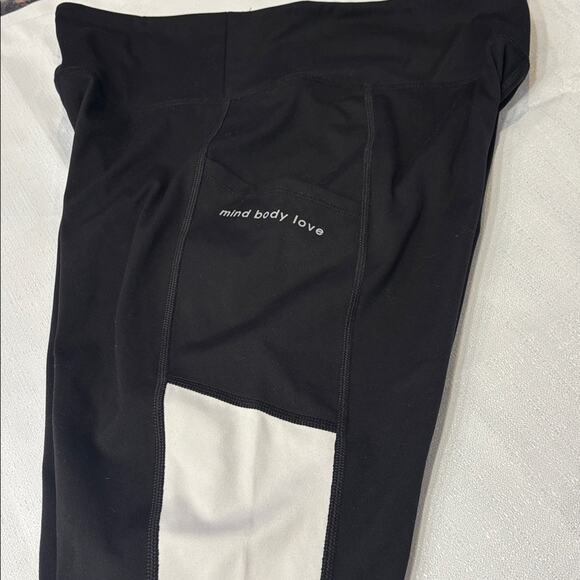 MIND BODY LOVE Peace Love World Black ColorBlocked Leggings Size MP - Picture 3 of 7